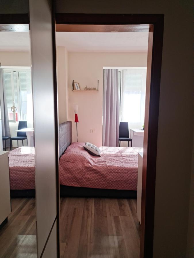 Lovely One Bedroom Studio In ติรานา ภายนอก รูปภาพ