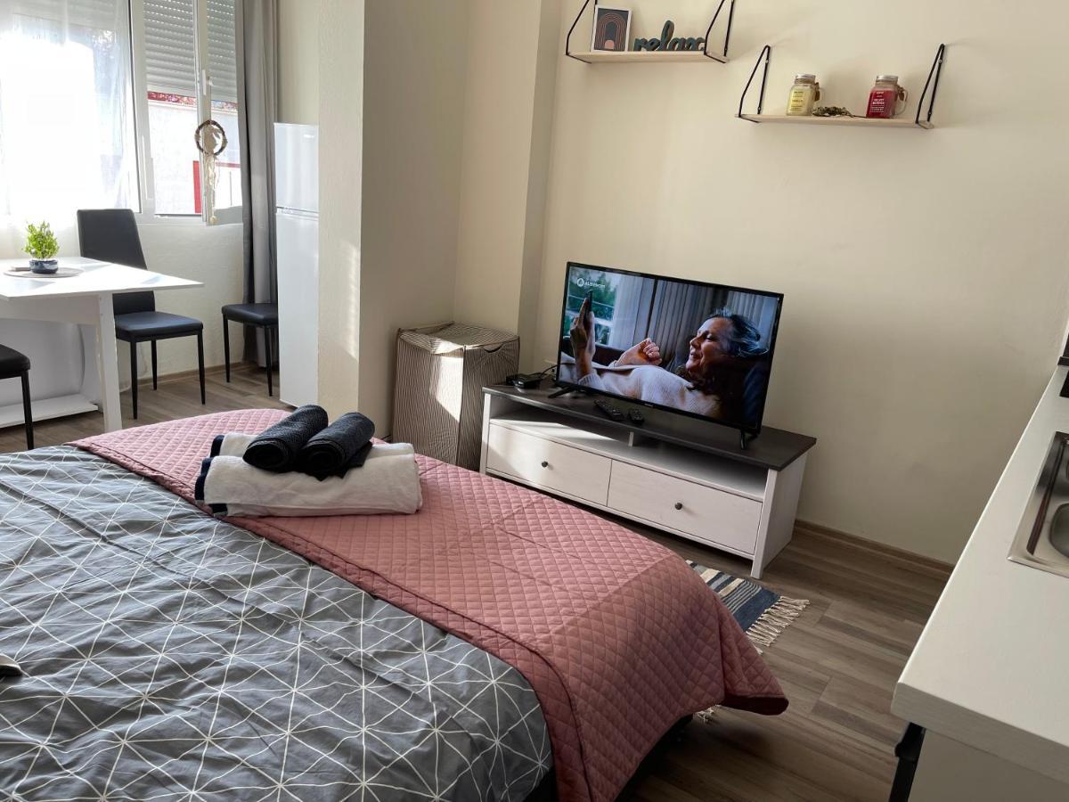 Lovely One Bedroom Studio In ติรานา ภายนอก รูปภาพ