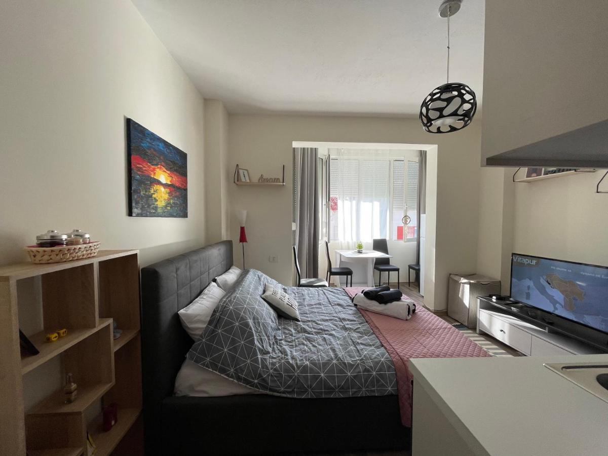 Lovely One Bedroom Studio In ติรานา ภายนอก รูปภาพ